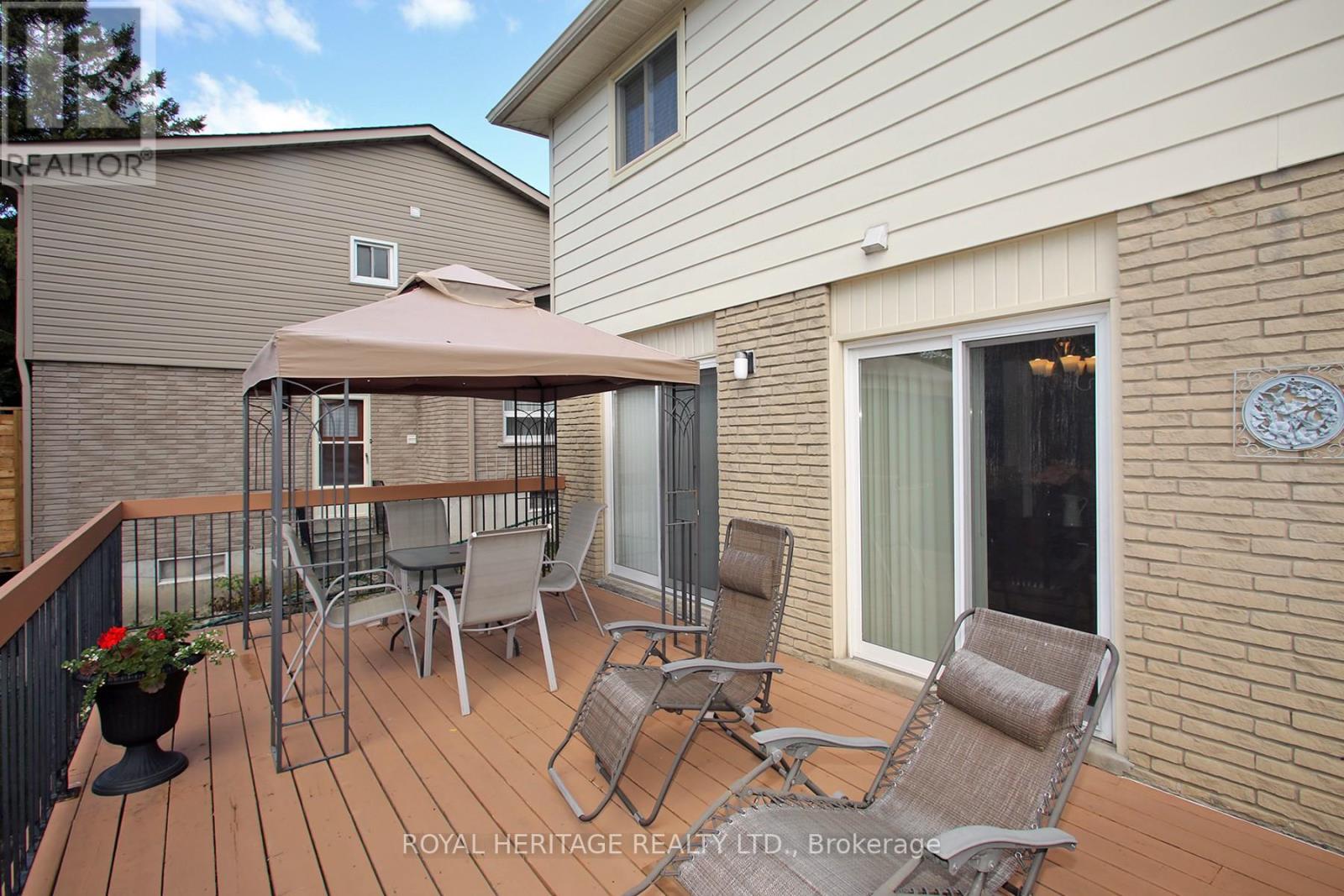 Photo 26 of 566 Creekview Circle, Pickering ON