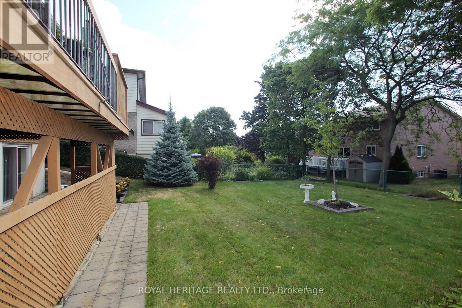 Photo 32 of 566 Creekview Circle, Pickering ON