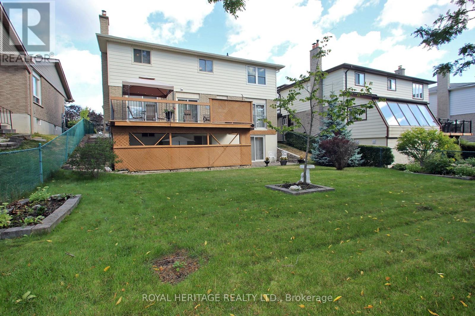 Photo 35 of 566 Creekview Circle, Pickering ON