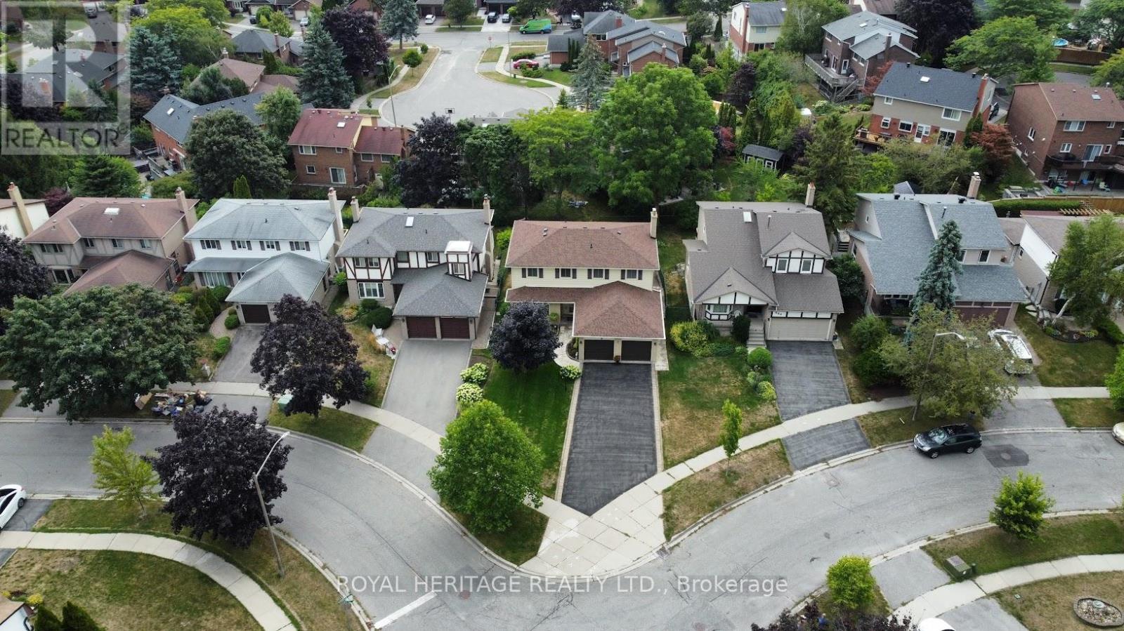 Photo 23 of 566 Creekview Circle, Pickering ON