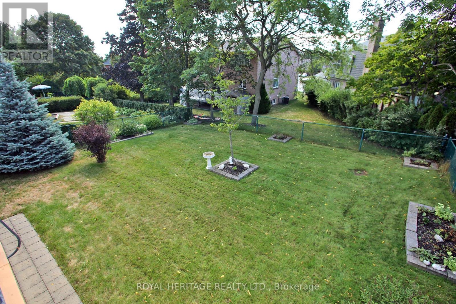 Photo 34 of 566 Creekview Circle, Pickering ON