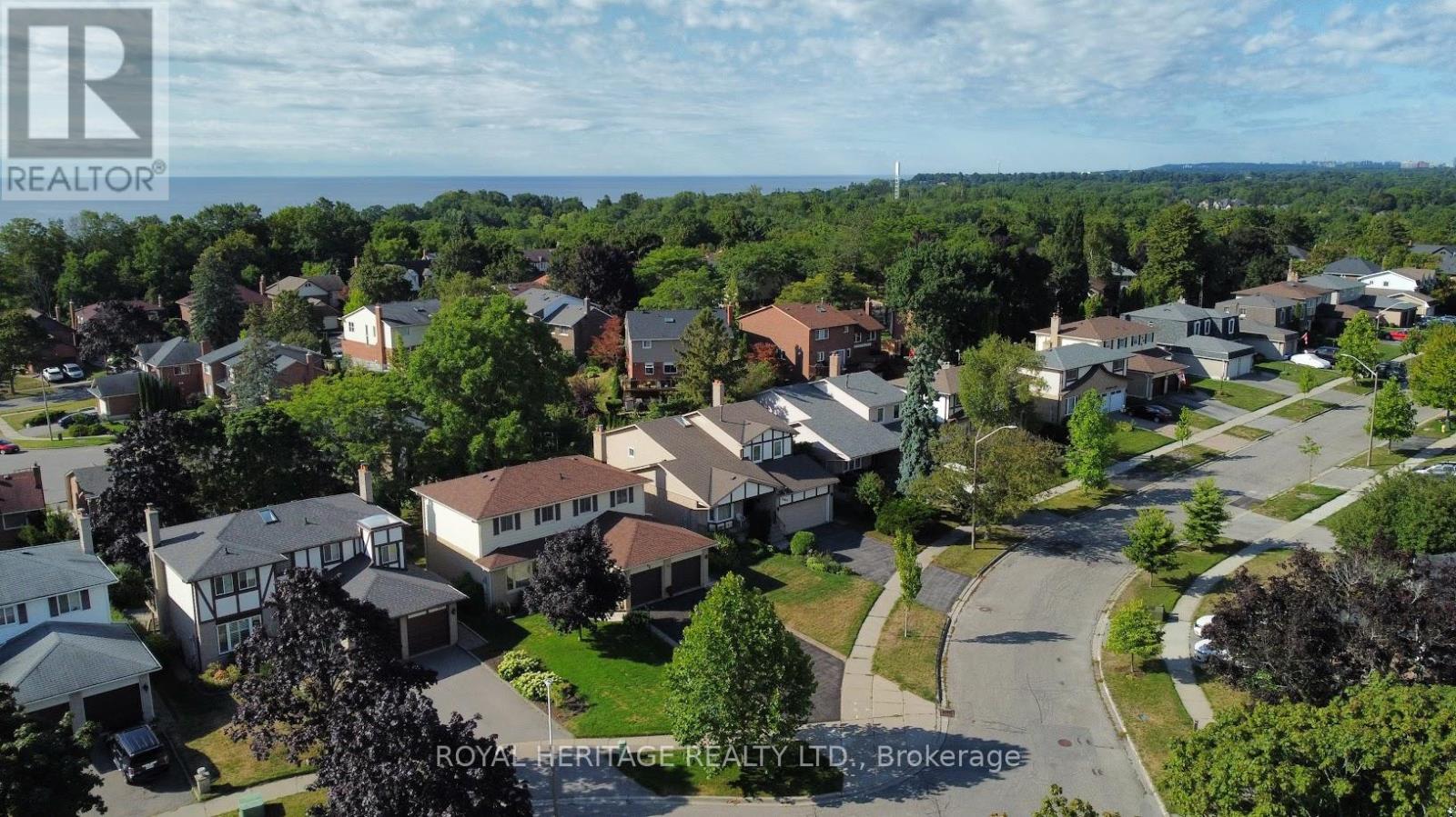 Photo 39 of 566 Creekview Circle, Pickering ON