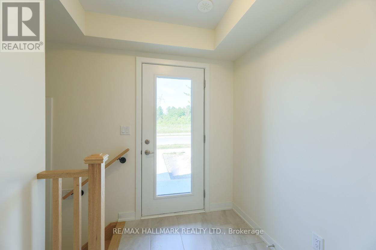 Photo 5 of 703 1695 Dersan Street, Pickering ON