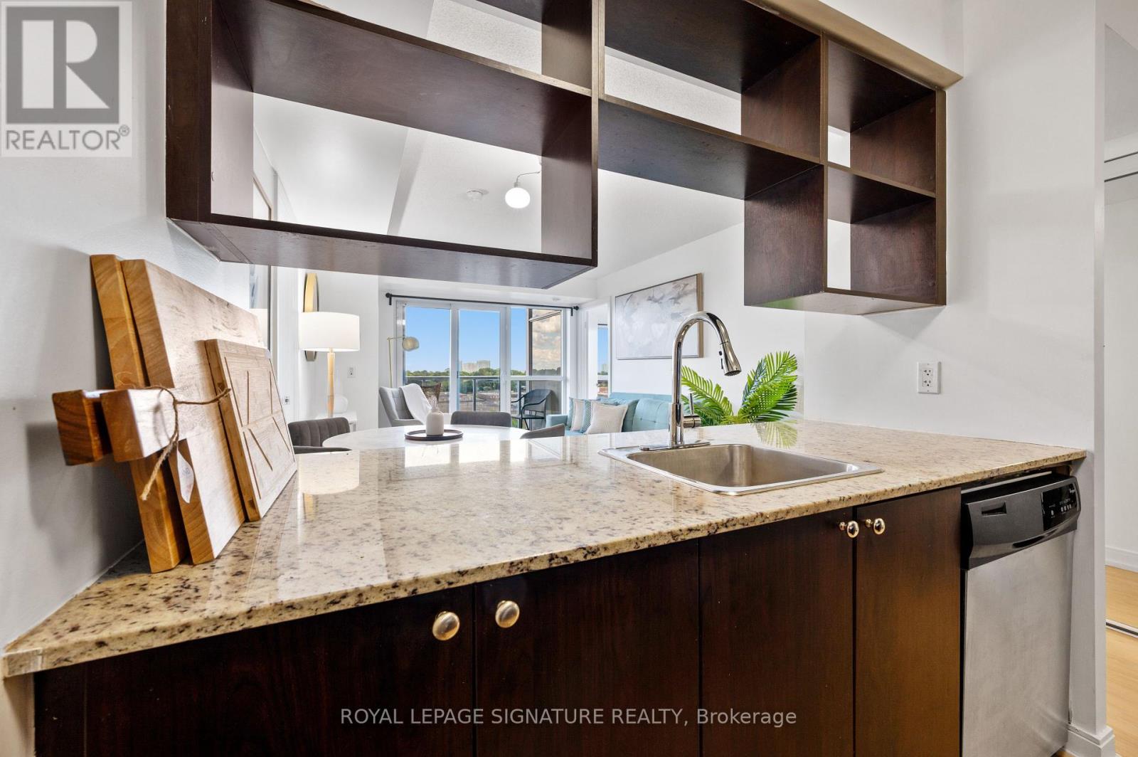 Photo 1 of 921 181 Village Green Square, Toronto ON