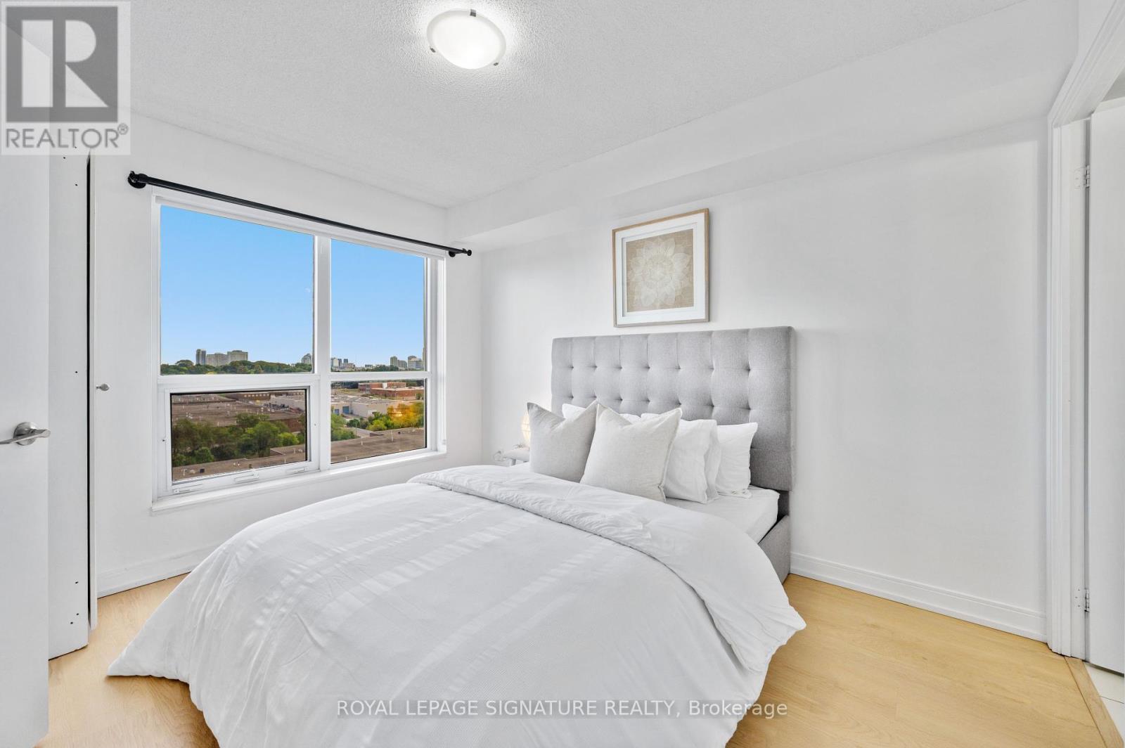 Photo 2 of 921 181 Village Green Square, Toronto ON