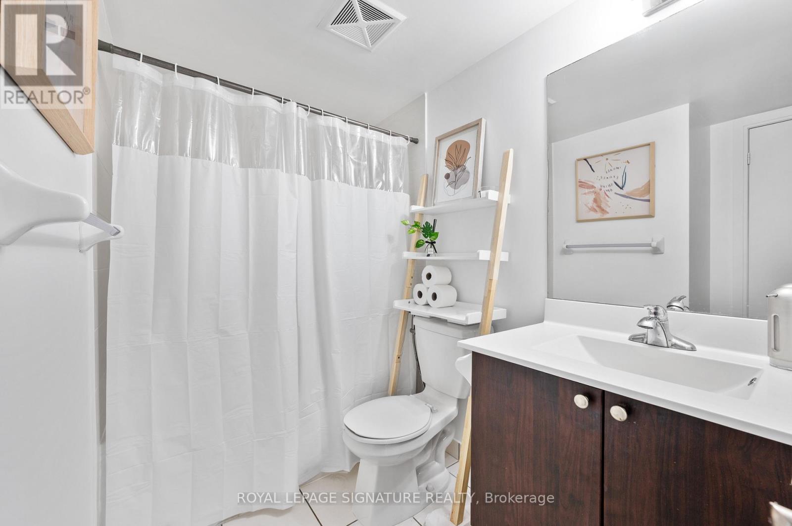 Photo 4 of 921 181 Village Green Square, Toronto ON