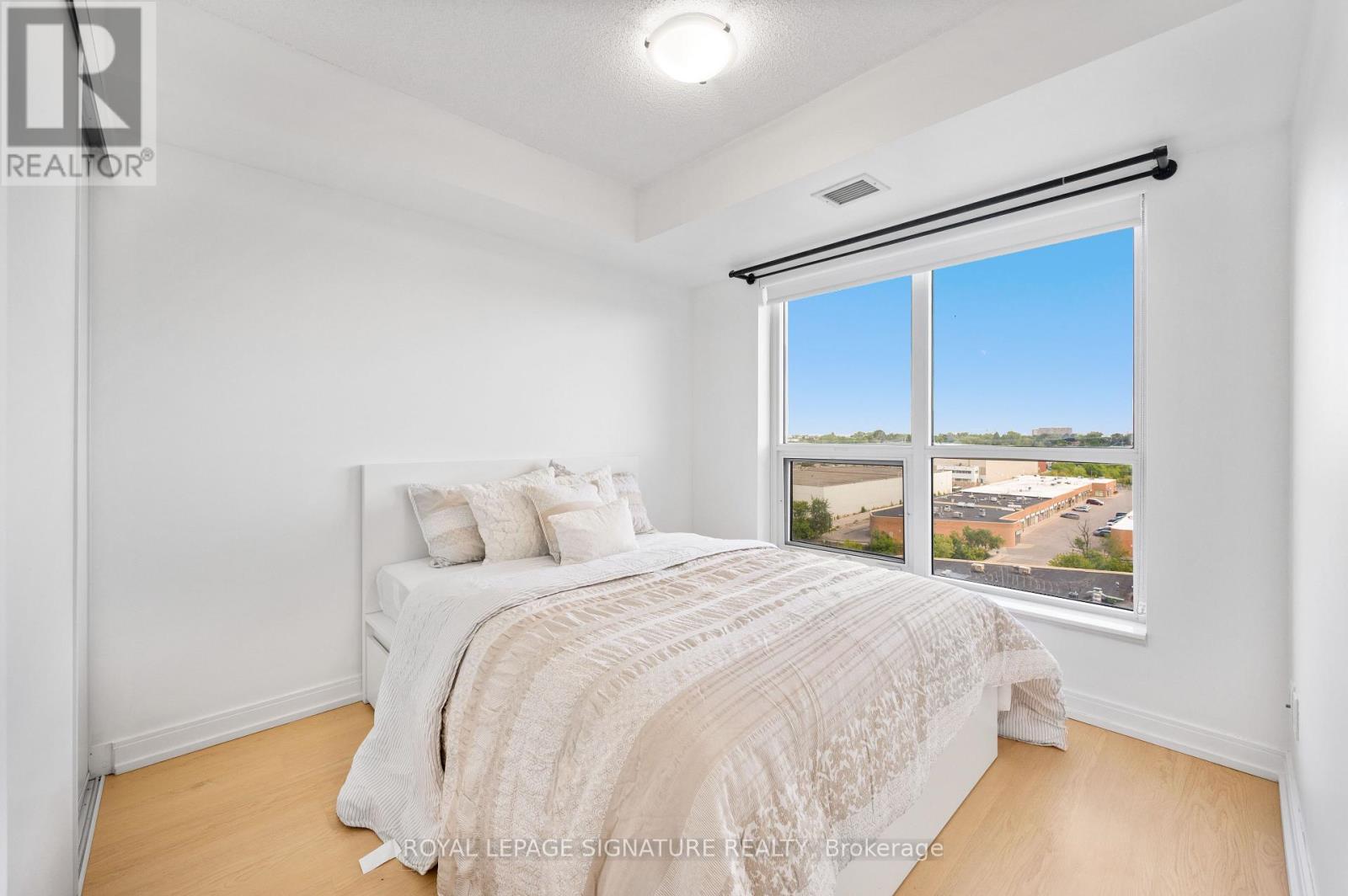 Photo 11 of 921 181 Village Green Square, Toronto ON