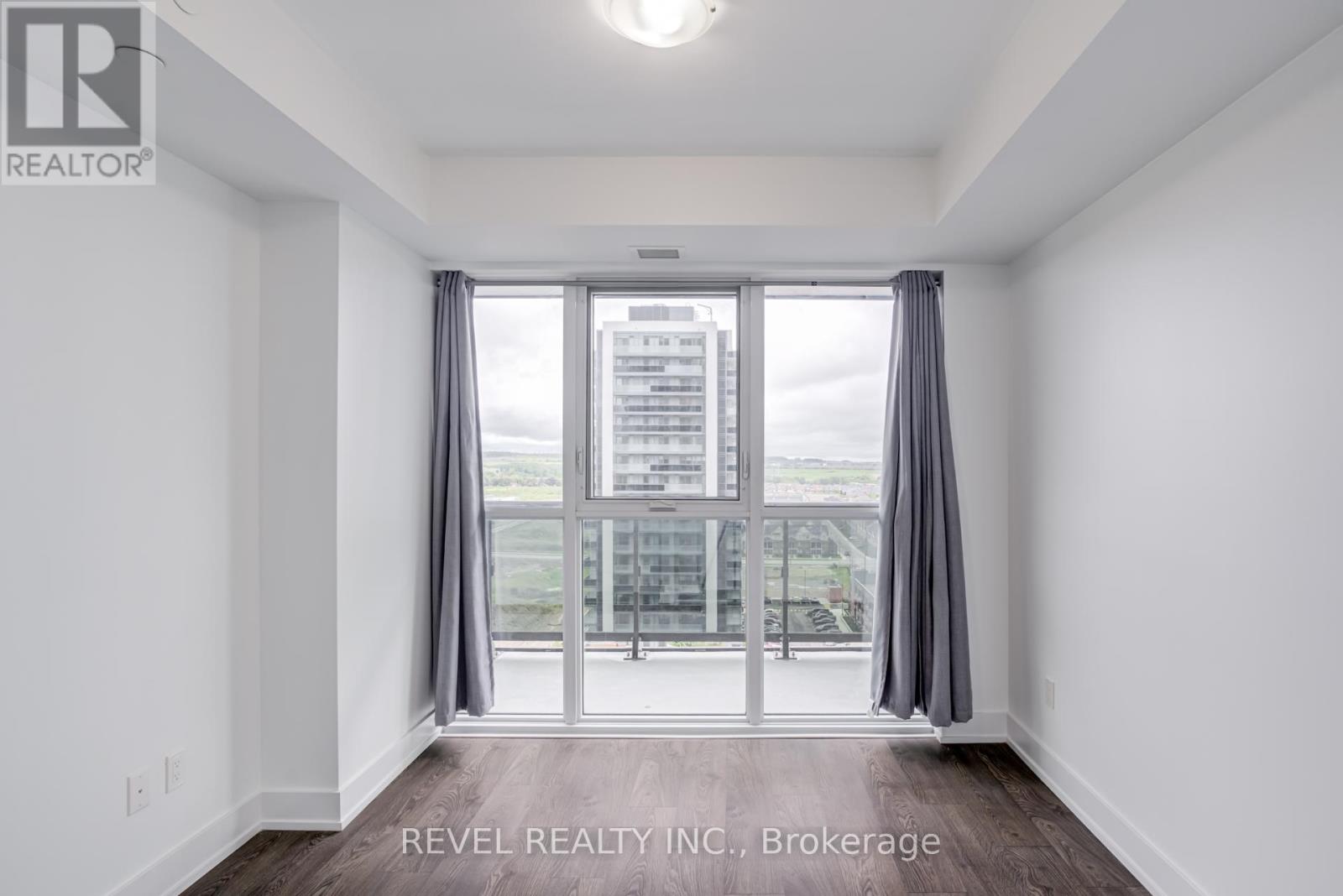 Photo 2 of 1411 2550 Simcoe Street N, Oshawa ON