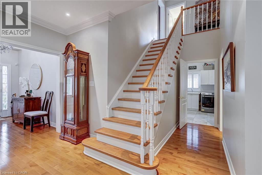 Photo 2 of 2372 Ravine Gate, Oakville ON