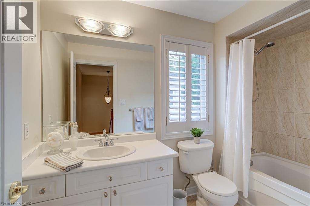 Photo 9 of 2372 Ravine Gate, Oakville ON