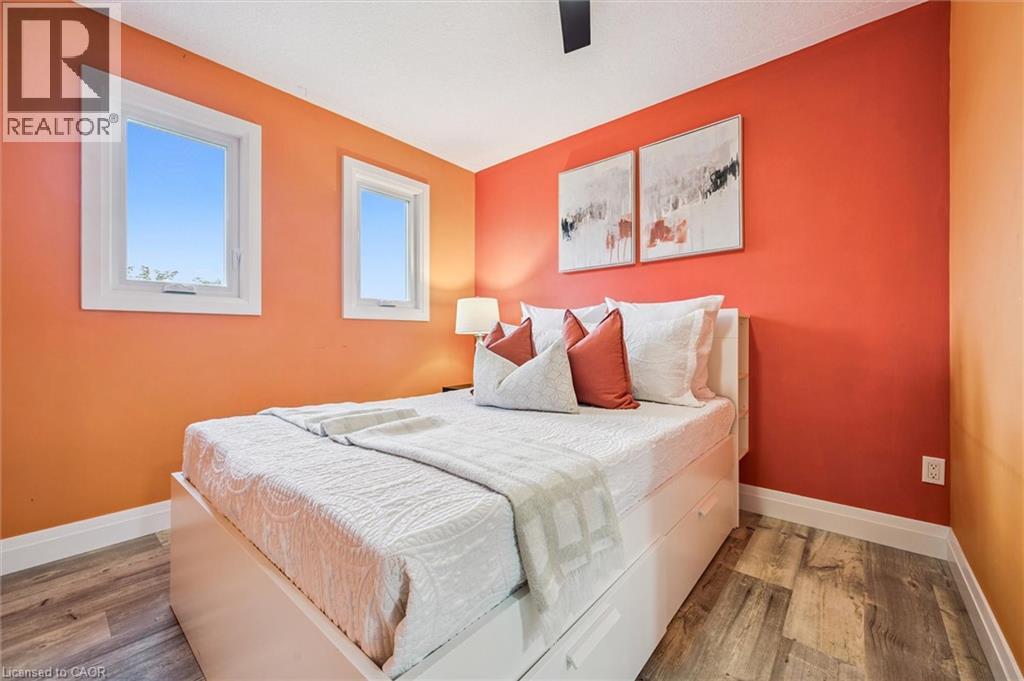 Photo 18 of 55 Stiefelmeyer Crescent, Baden ON