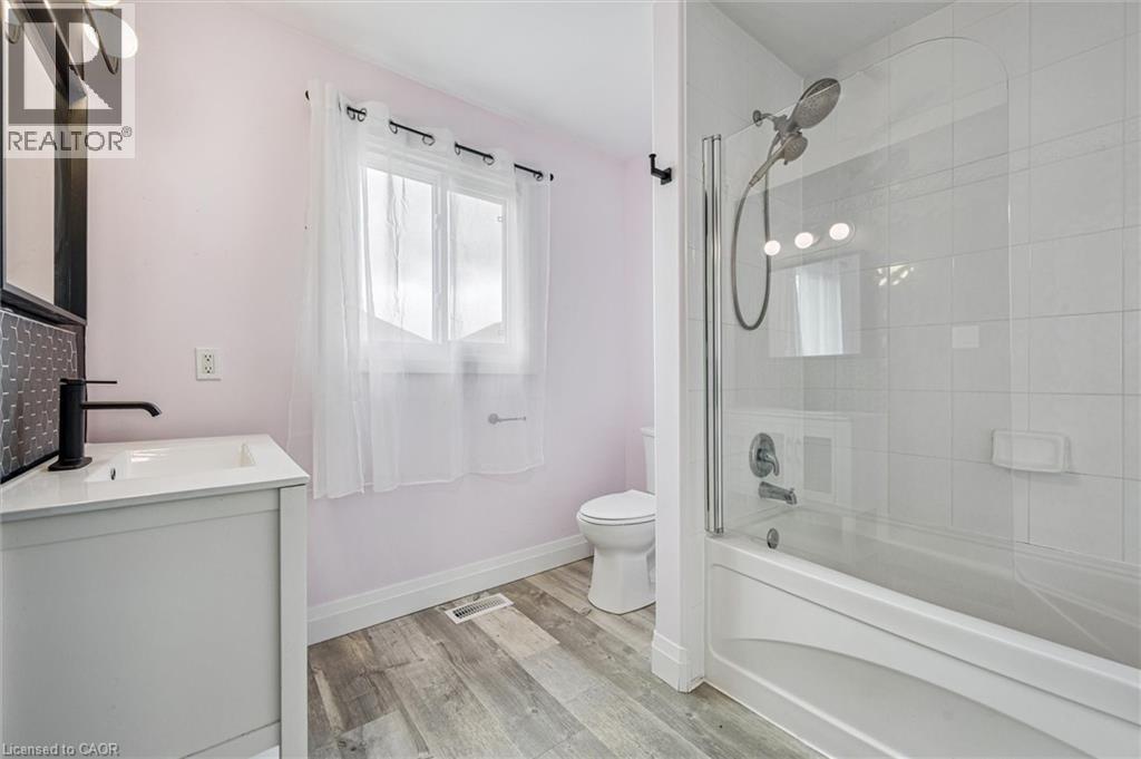 Photo 19 of 55 Stiefelmeyer Crescent, Baden ON