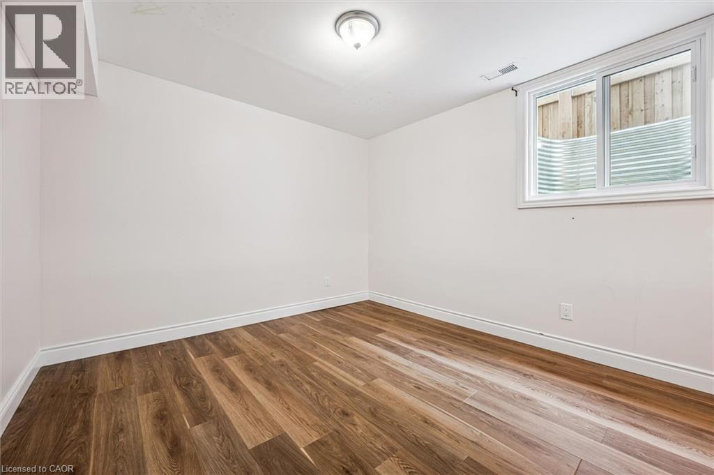 Photo 27 of 55 Stiefelmeyer Crescent, Baden ON
