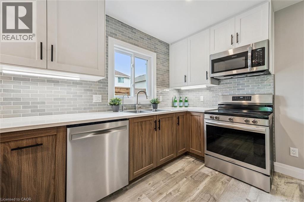 Photo 6 of 55 Stiefelmeyer Crescent, Baden ON