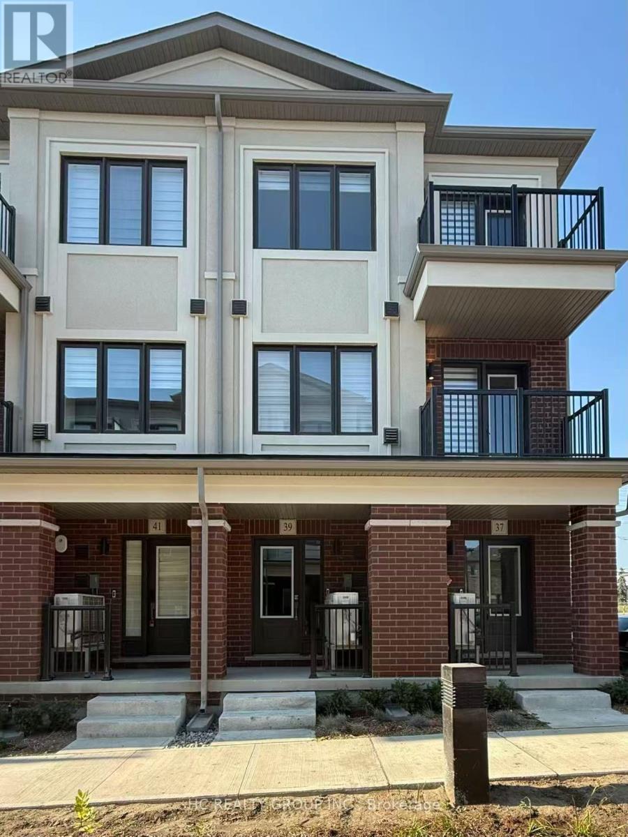 Photo 23 of 39 Matawin Lane, Richmond Hill ON