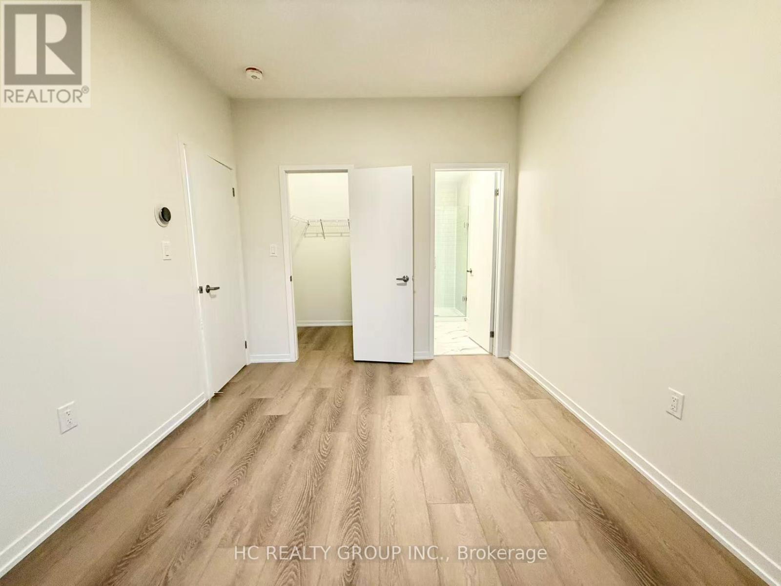 Photo 8 of 39 Matawin Lane, Richmond Hill ON