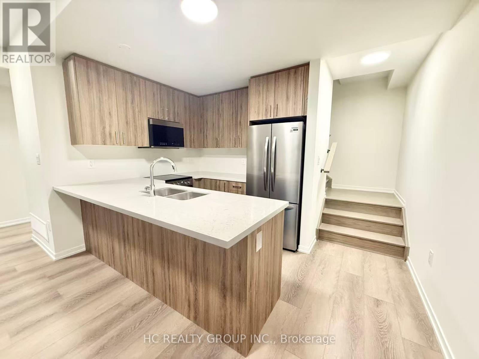Photo 6 of 39 Matawin Lane, Richmond Hill ON