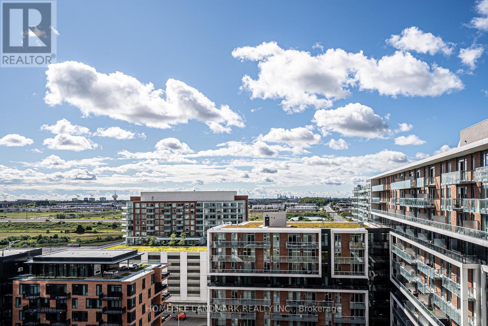 Photo 4 of 1701 B 292 Verdale Crossing, Markham ON