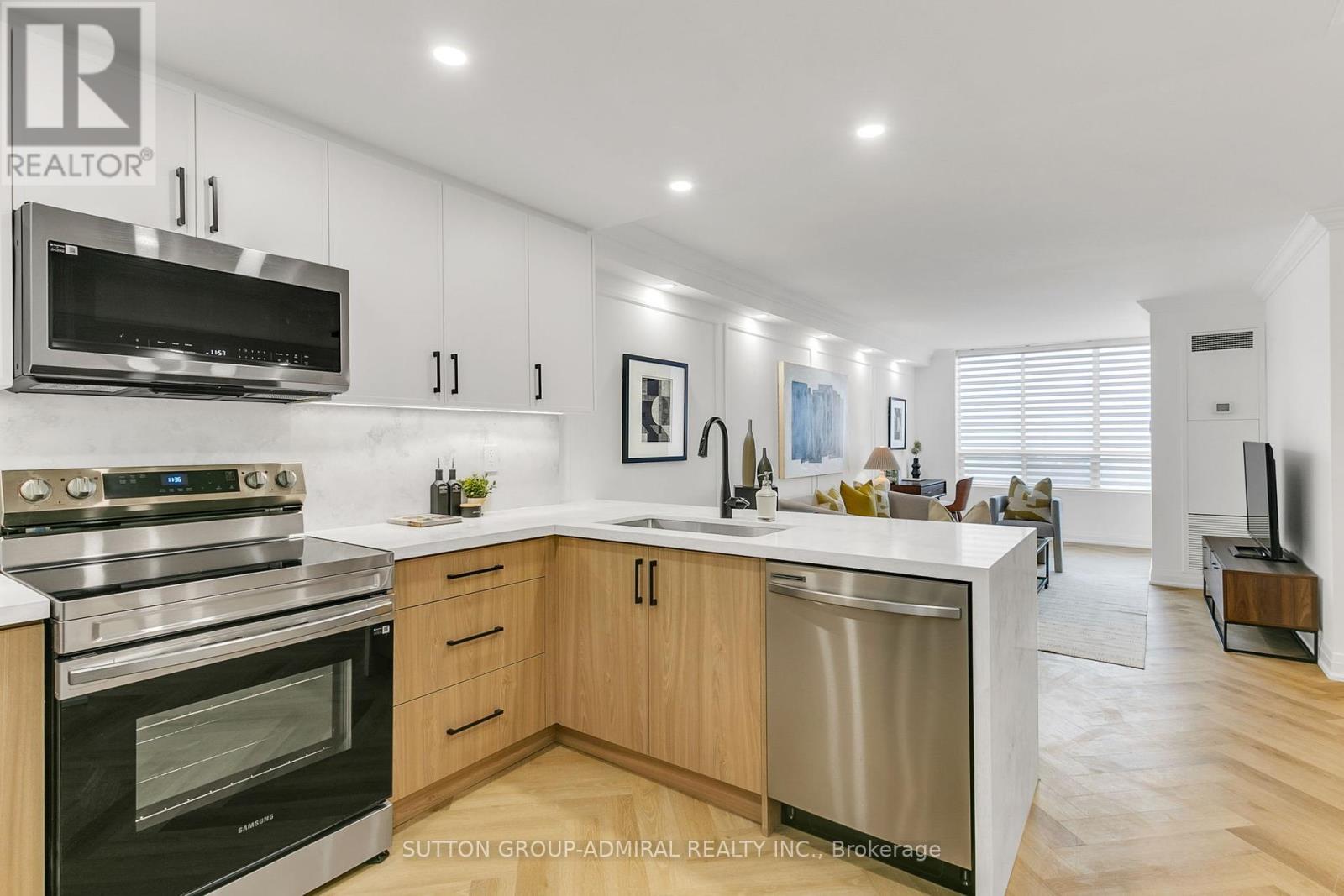 Photo 4 of 908 7601 Bathurst Street, Vaughan ON