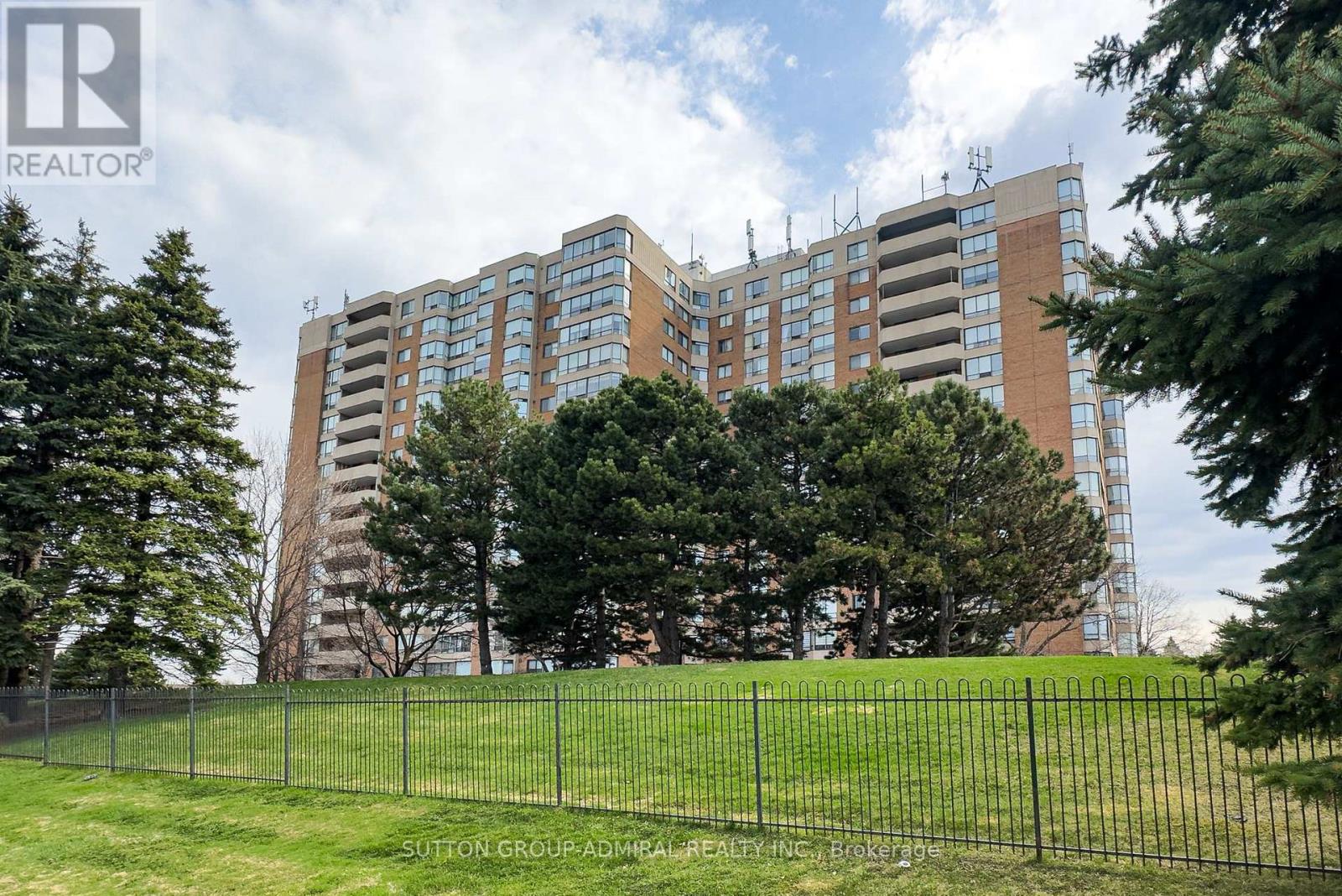 Photo 10 of 908 7601 Bathurst Street, Vaughan ON