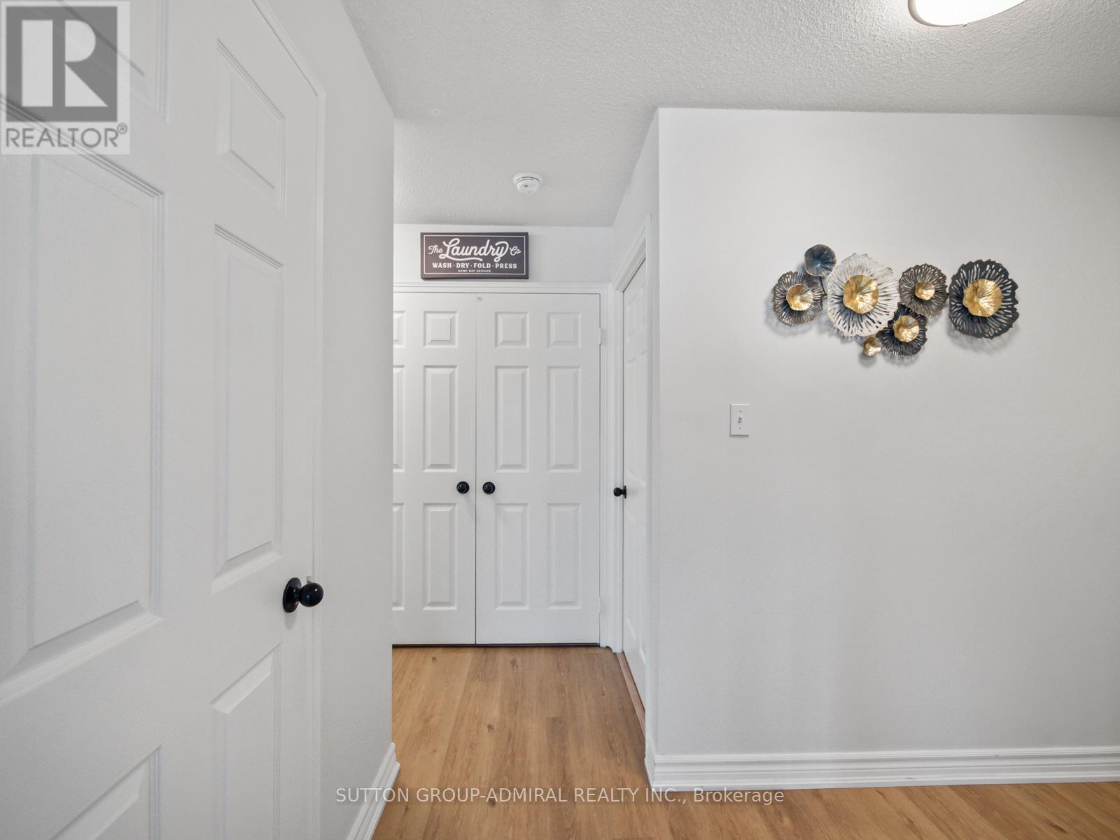 Photo 12 of 204 270 Davis Drive, Newmarket ON