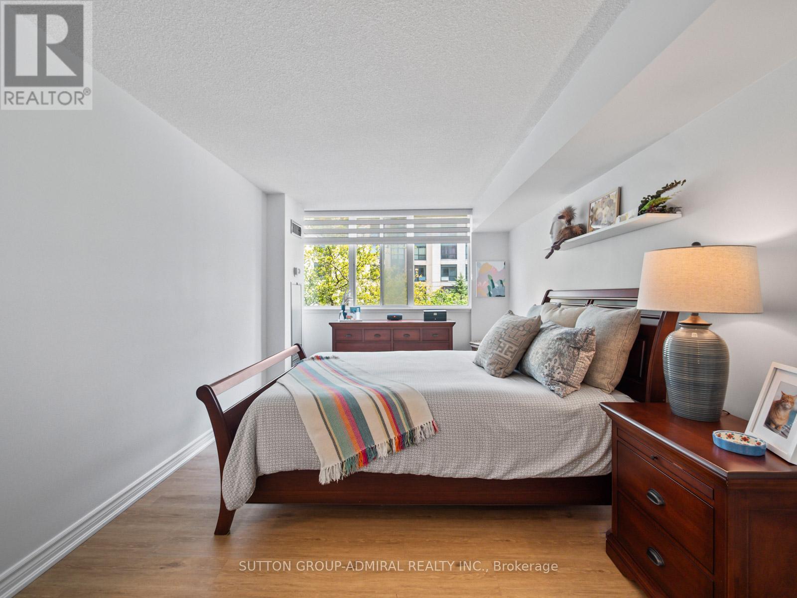 Photo 33 of 204 270 Davis Drive, Newmarket ON