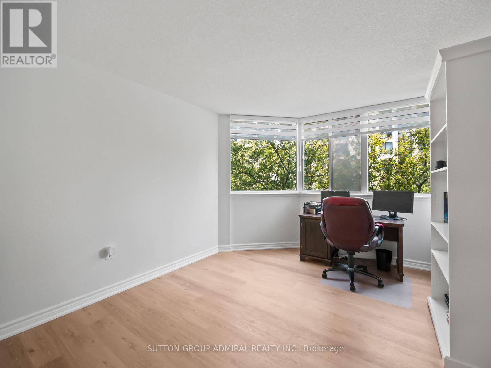 Photo 19 of 204 270 Davis Drive, Newmarket ON