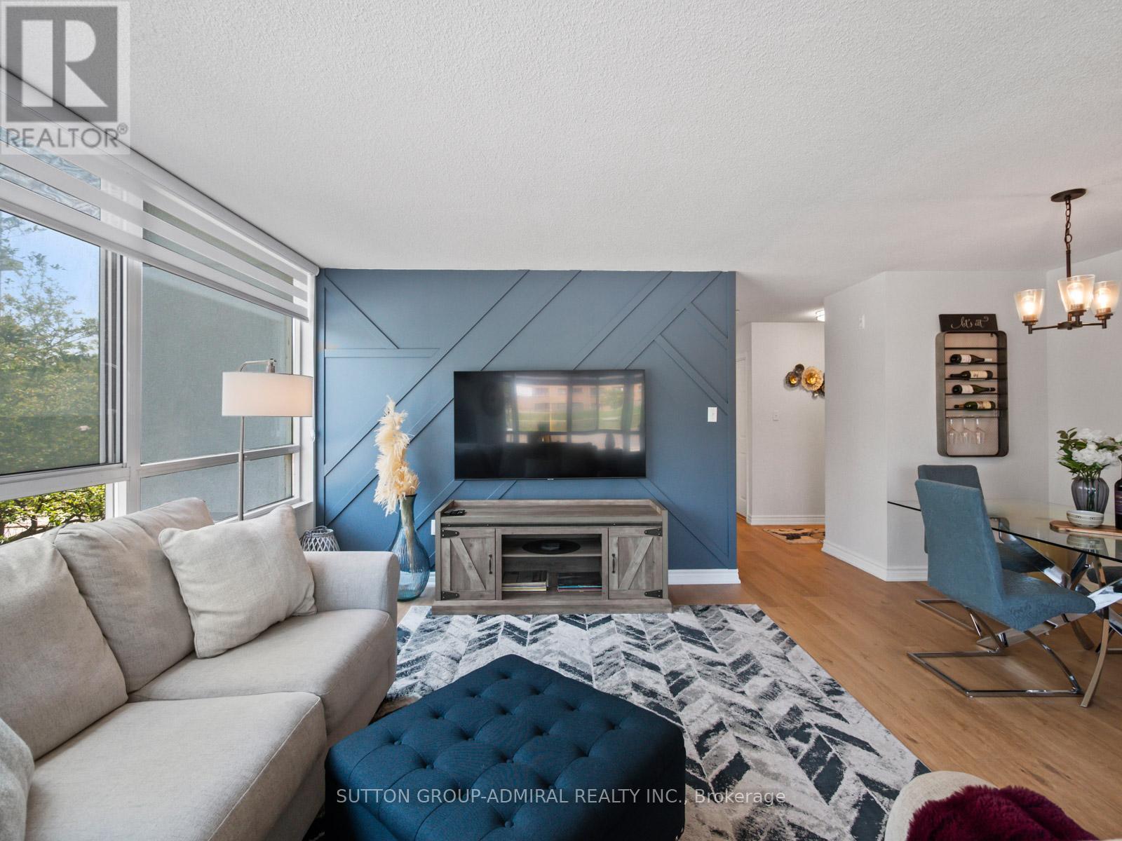 Photo 27 of 204 270 Davis Drive, Newmarket ON