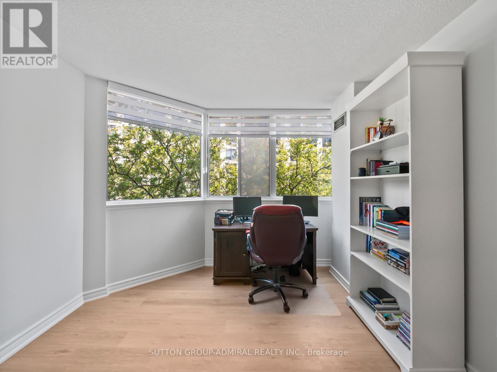 Photo 1 of 204 270 Davis Drive, Newmarket ON