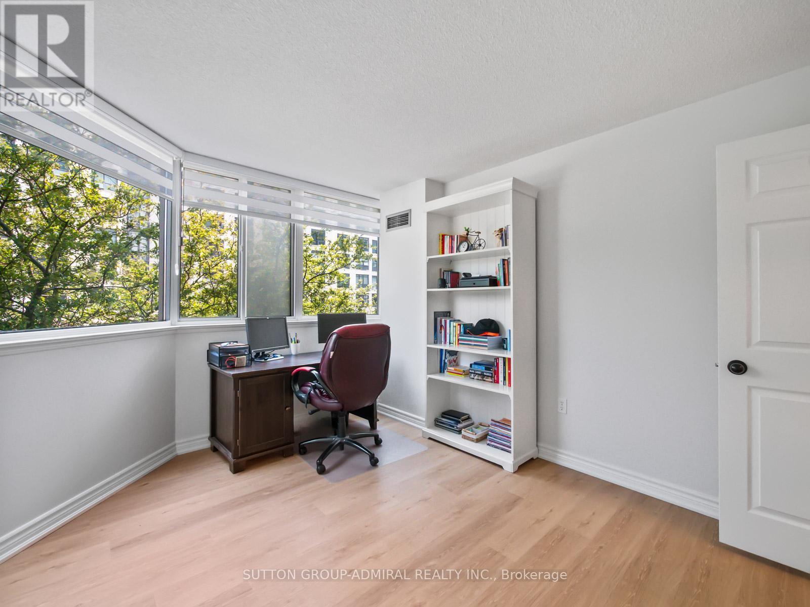 Photo 35 of 204 270 Davis Drive, Newmarket ON
