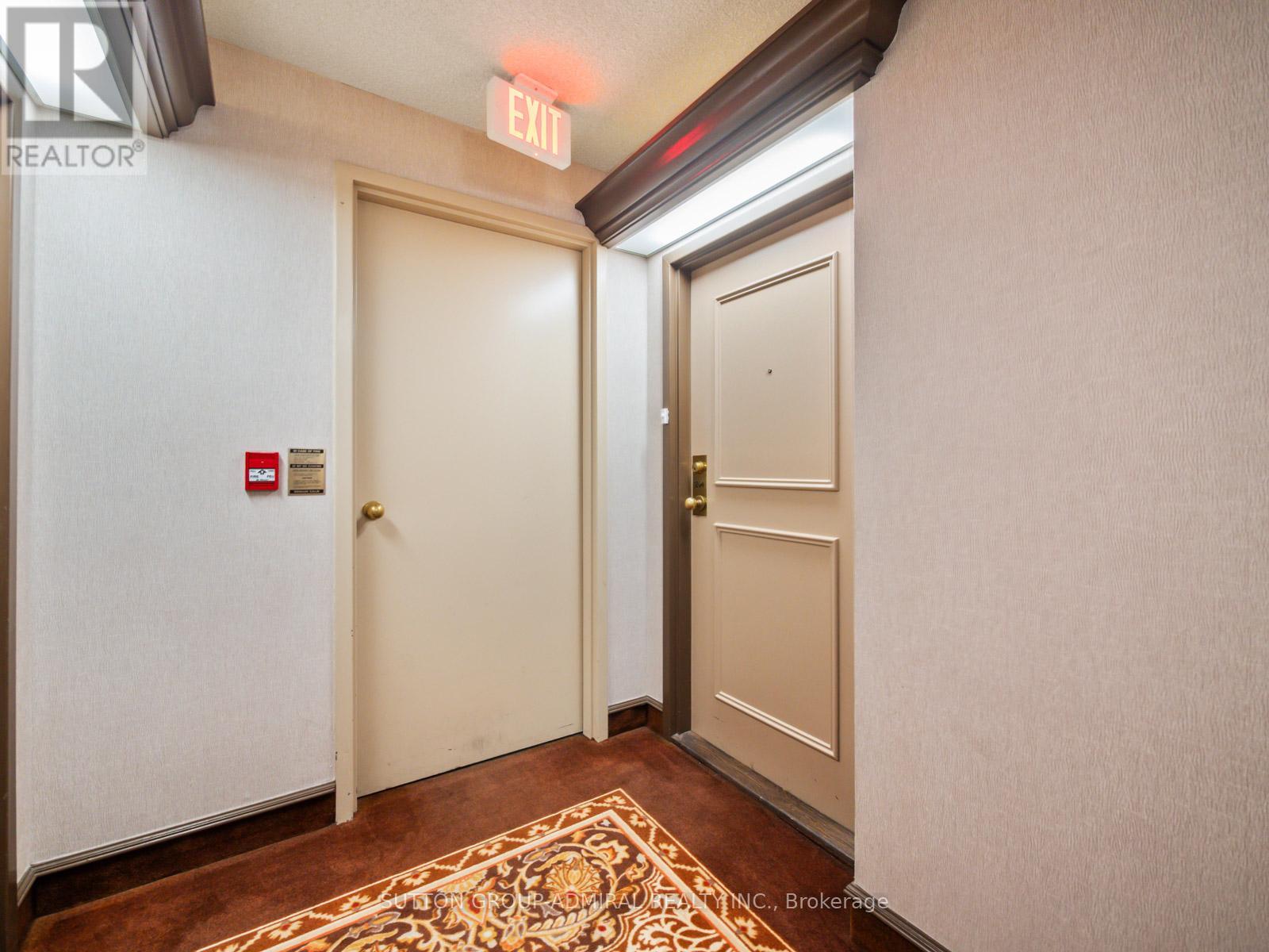 Photo 6 of 204 270 Davis Drive, Newmarket ON