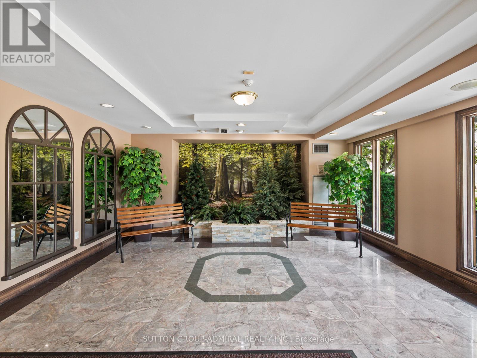Photo 17 of 204 270 Davis Drive, Newmarket ON