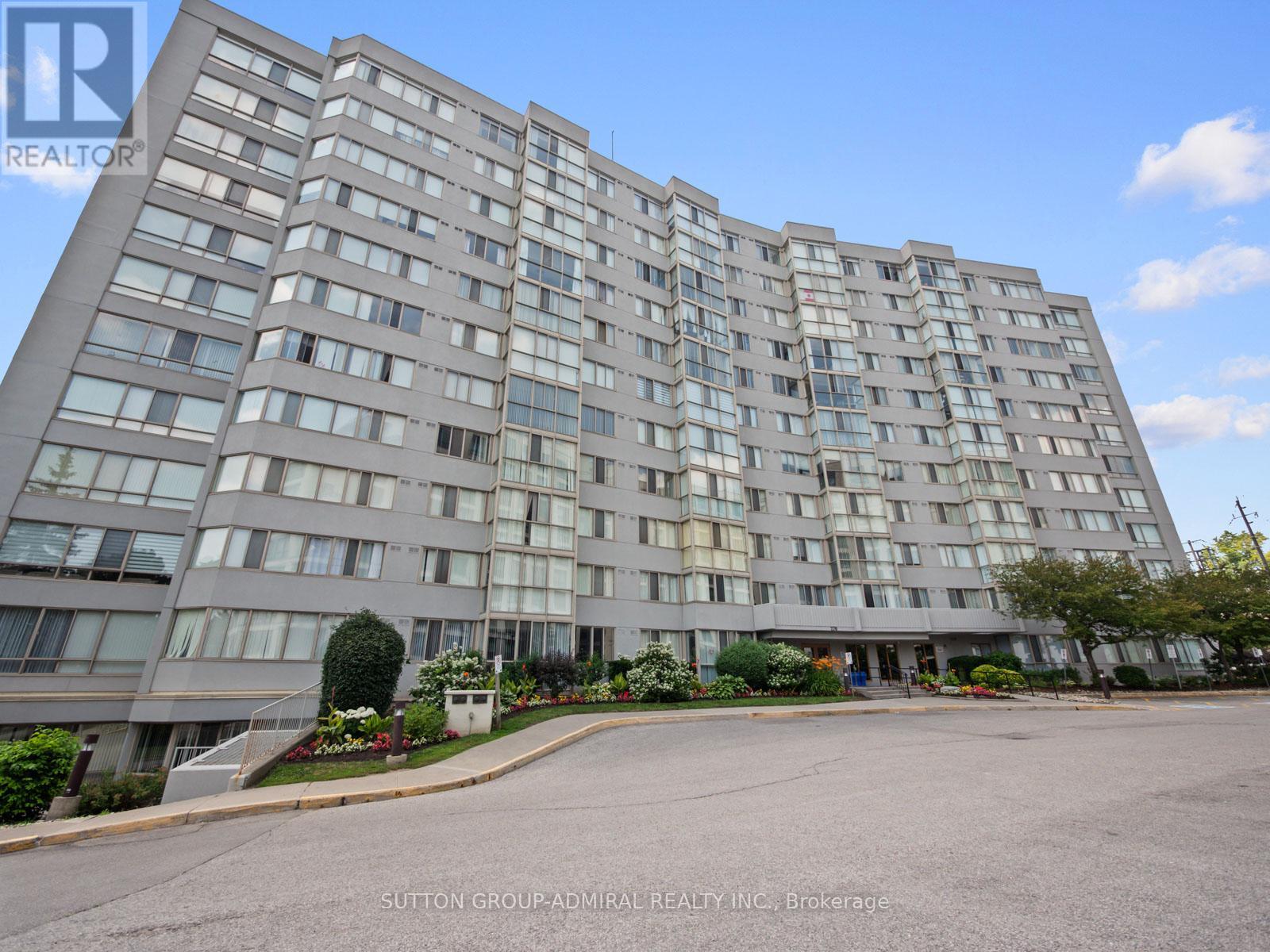 Photo 39 of 204 270 Davis Drive, Newmarket ON