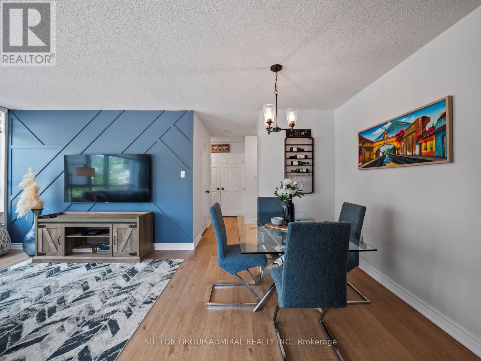 Photo 37 of 204 270 Davis Drive, Newmarket ON