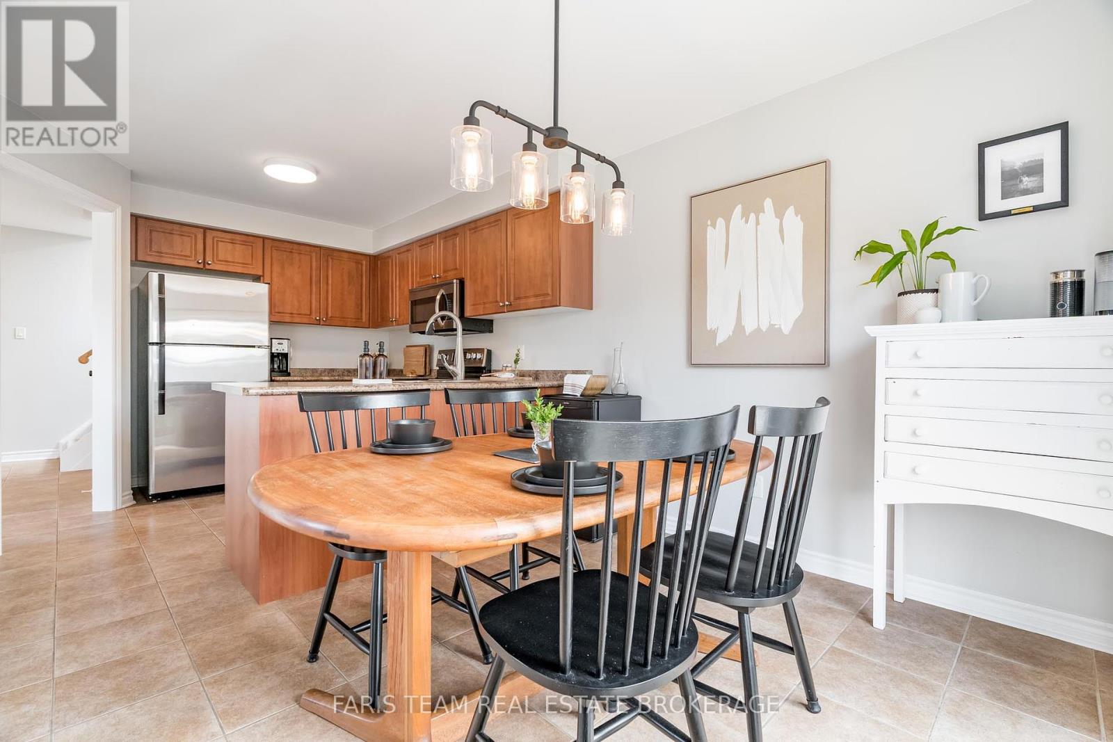 Photo 11 of 40 Brown Wood Drive, Barrie ON
