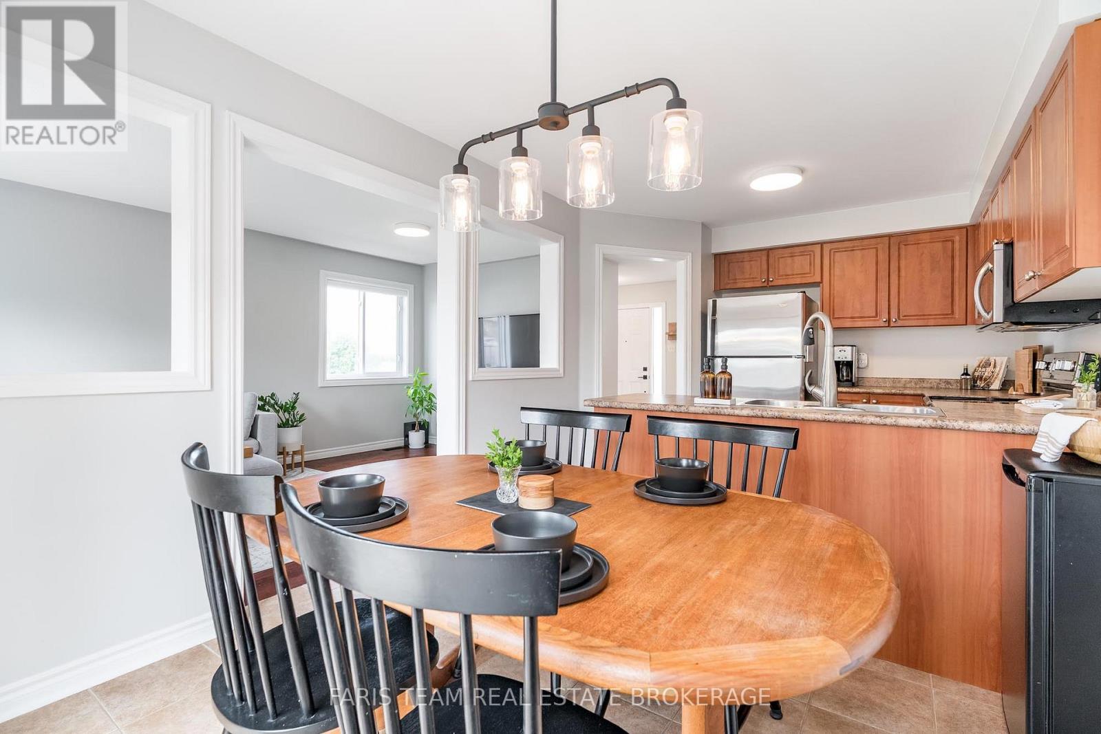 Photo 12 of 40 Brown Wood Drive, Barrie ON