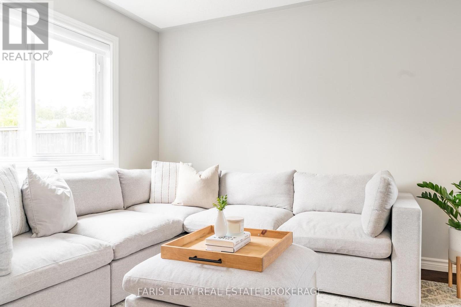 Photo 14 of 40 Brown Wood Drive, Barrie ON