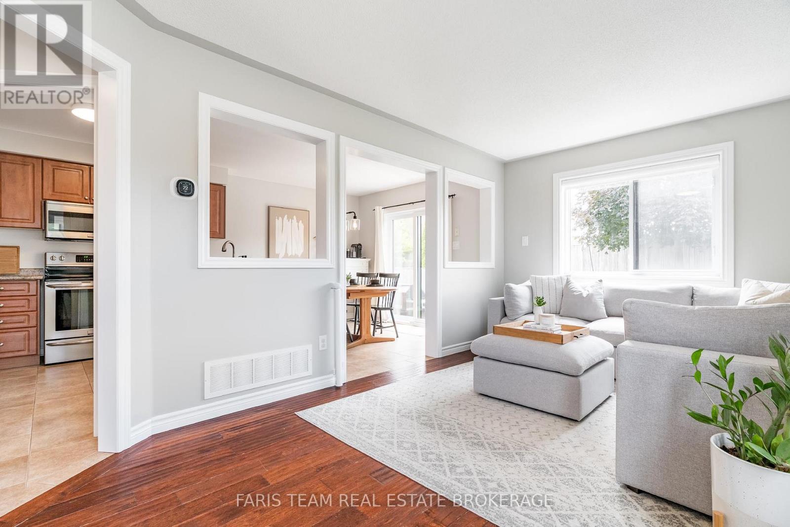 Photo 16 of 40 Brown Wood Drive, Barrie ON