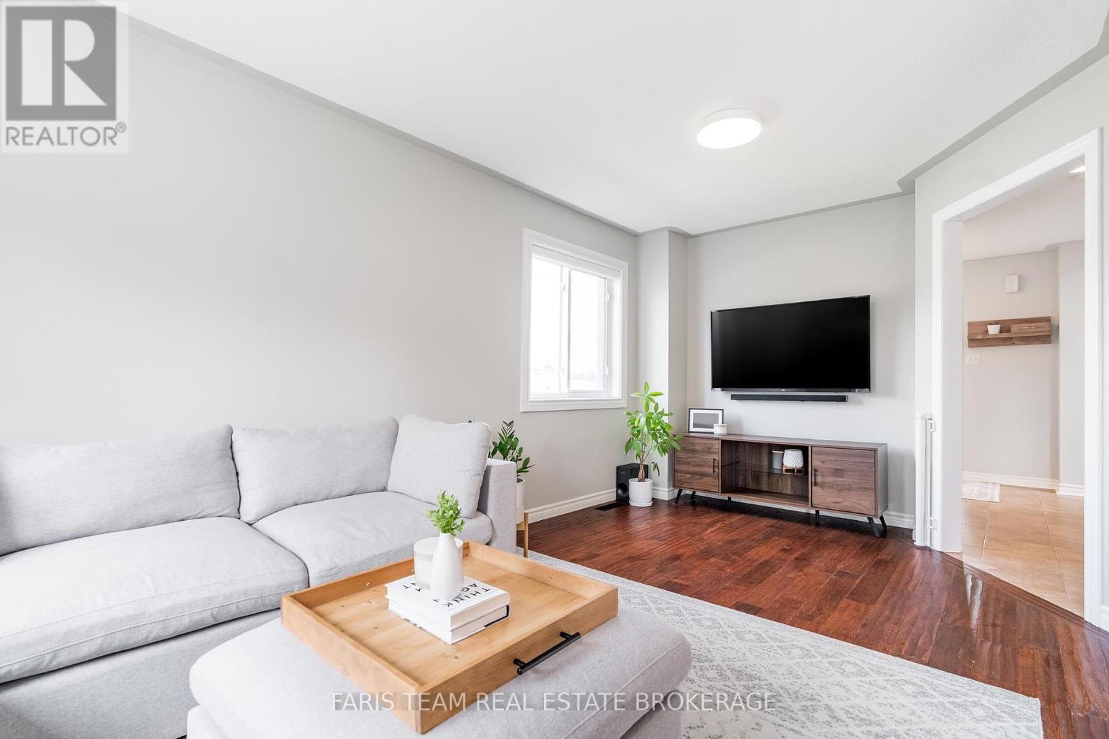 Photo 17 of 40 Brown Wood Drive, Barrie ON