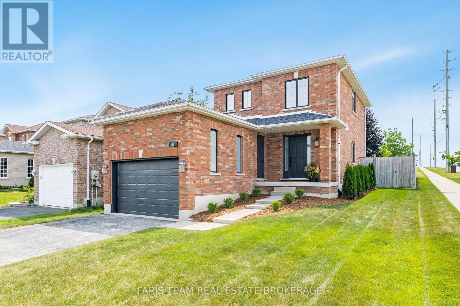 Photo 2 of 40 Brown Wood Drive, Barrie ON