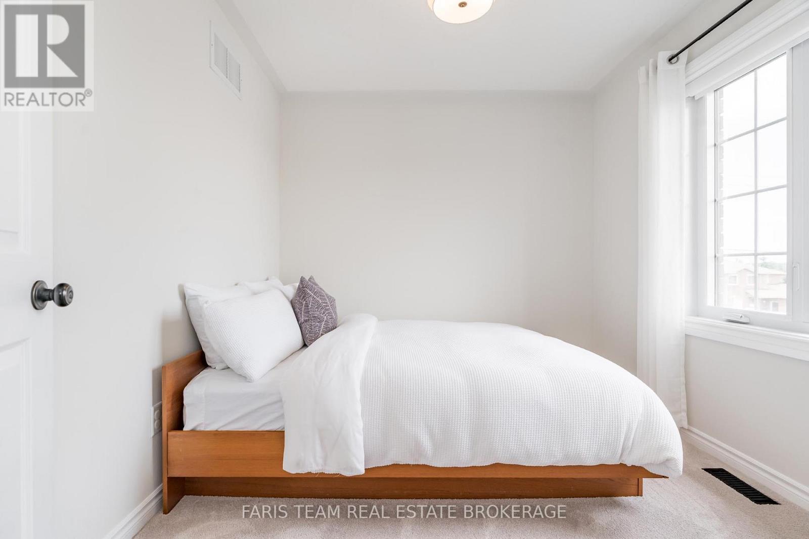 Photo 22 of 40 Brown Wood Drive, Barrie ON