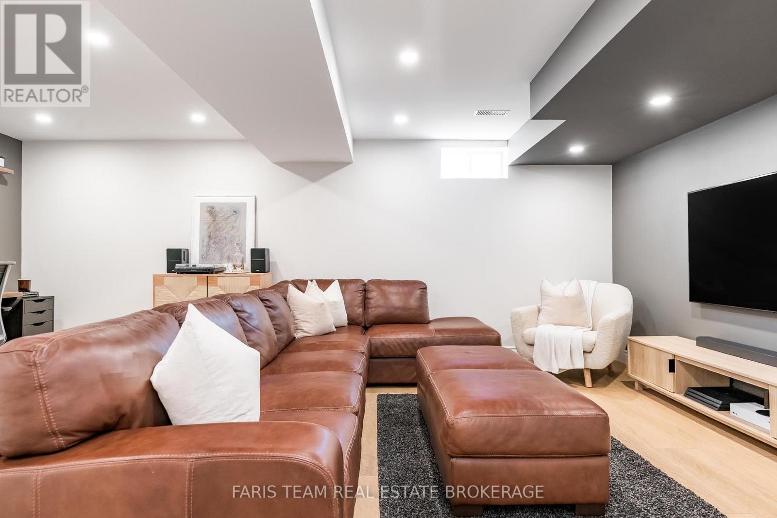 Photo 29 of 40 Brown Wood Drive, Barrie ON