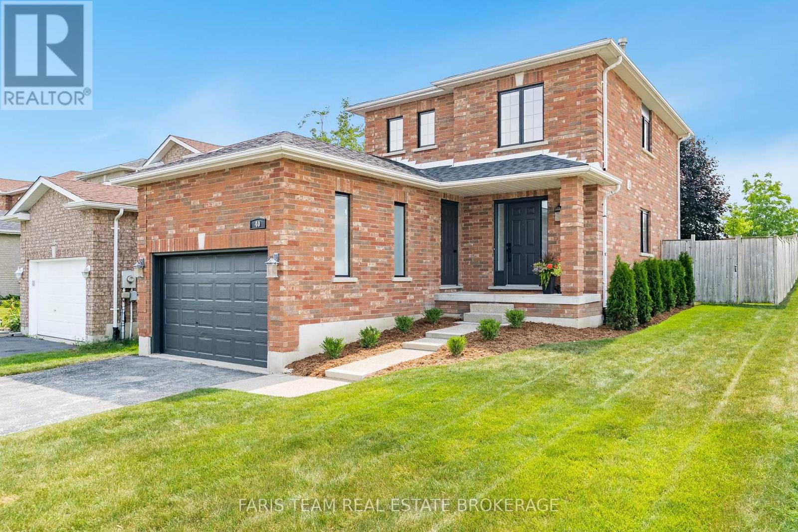 Photo 3 of 40 Brown Wood Drive, Barrie ON