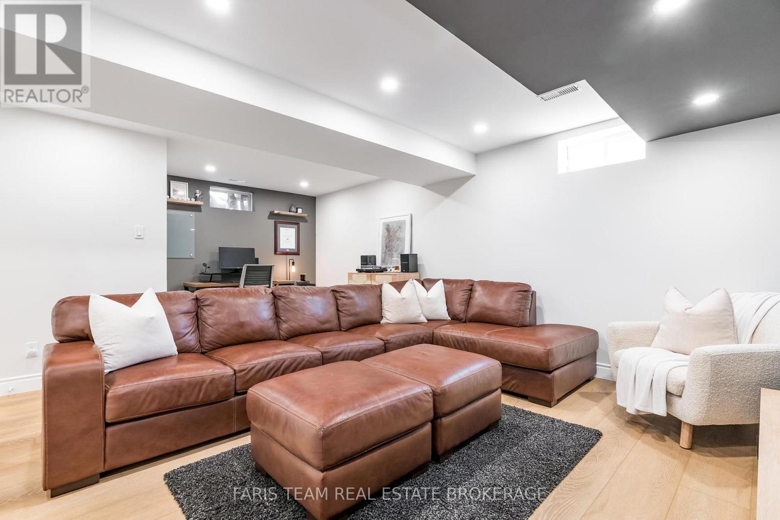 Photo 31 of 40 Brown Wood Drive, Barrie ON