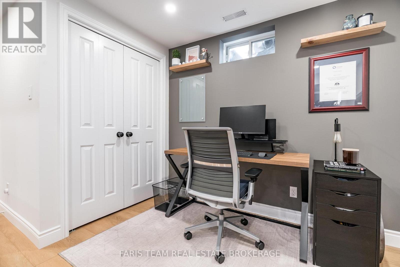 Photo 33 of 40 Brown Wood Drive, Barrie ON