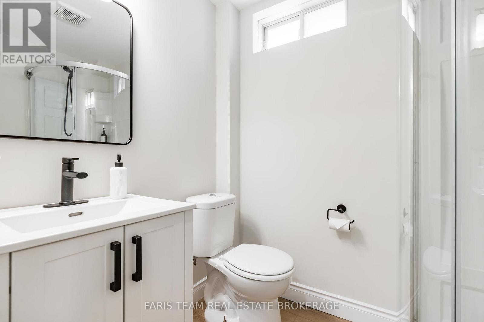 Photo 34 of 40 Brown Wood Drive, Barrie ON