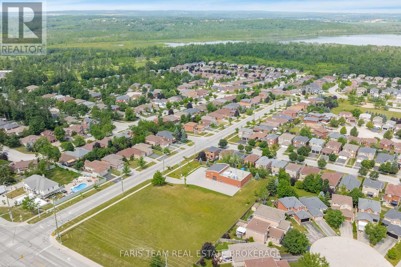 Photo 43 of 40 Brown Wood Drive, Barrie ON