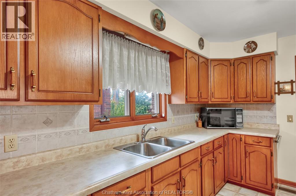 Photo 11 of 36 Bridle Path Road, Wallaceburg ON