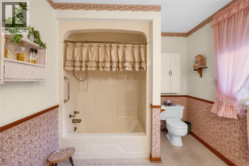 Photo 24 of 36 Bridle Path Road, Wallaceburg ON