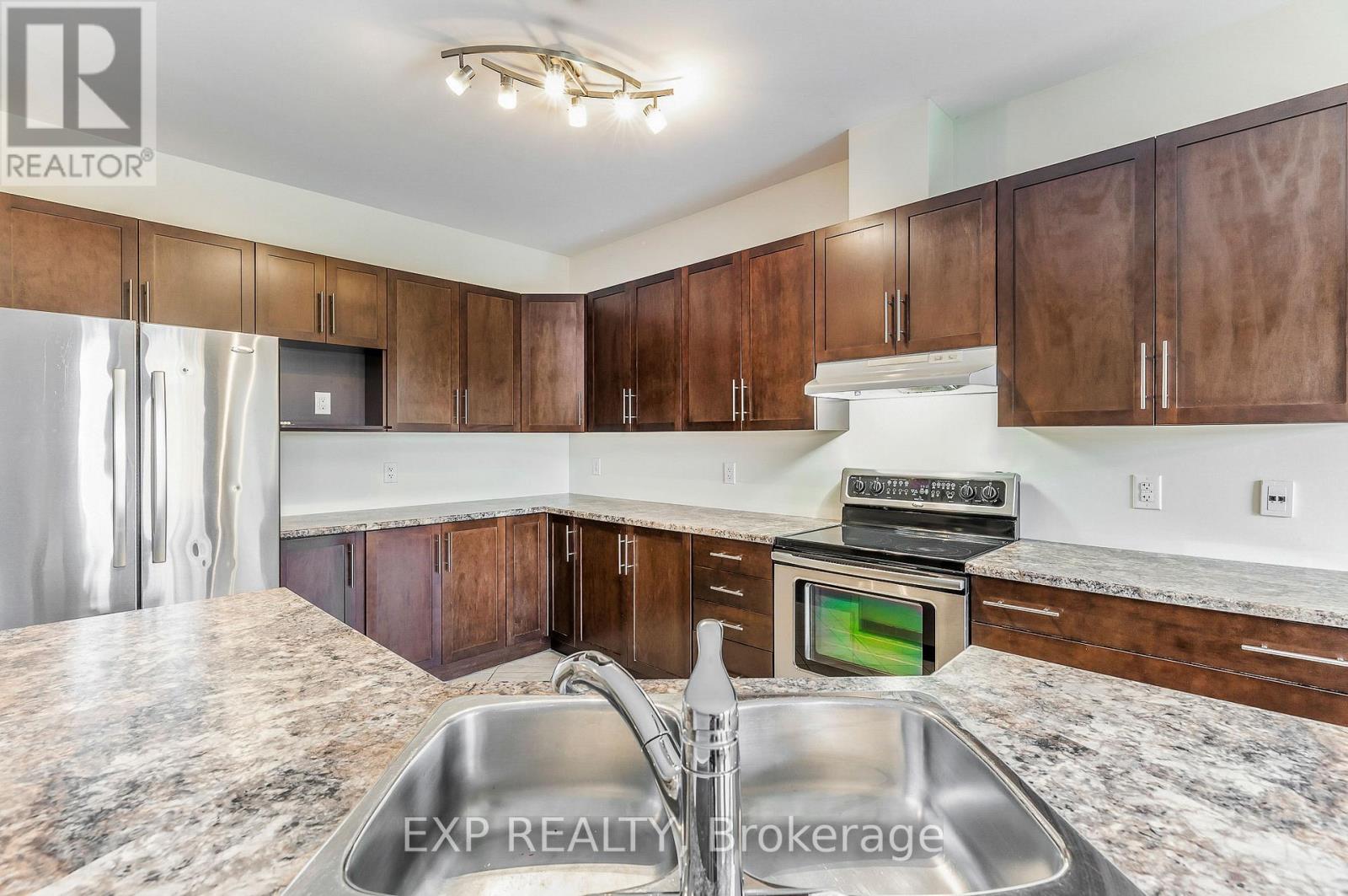 Photo 9 of 136 Whispering Winds Way, Ottawa ON